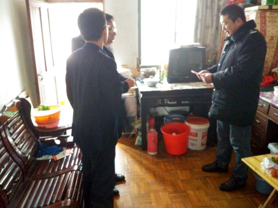 冬日送溫暖  親風(fēng)至一線2.JPG