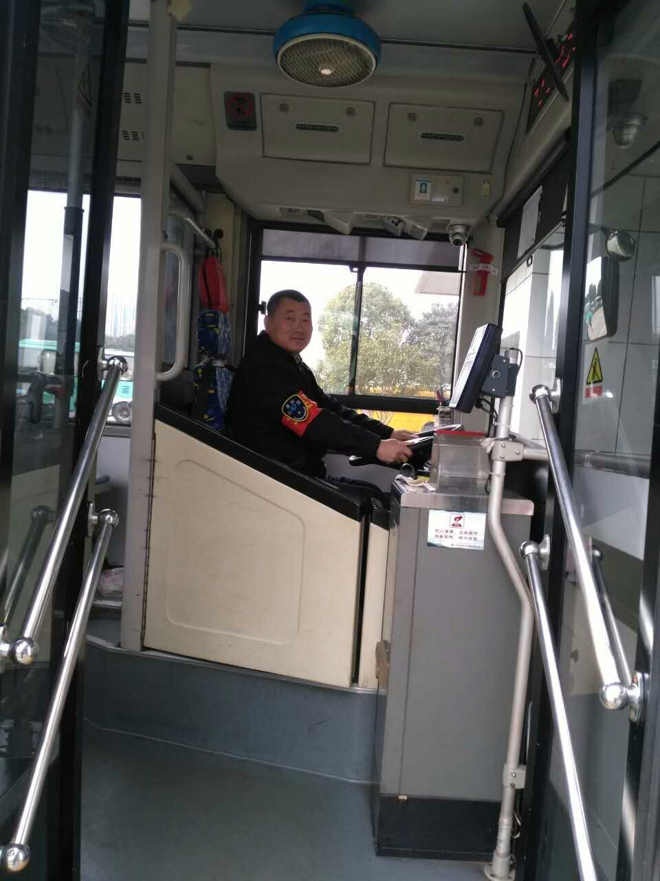 59路公交駕駛員余德強.jpg 59路公交駕駛員余德強.jpg