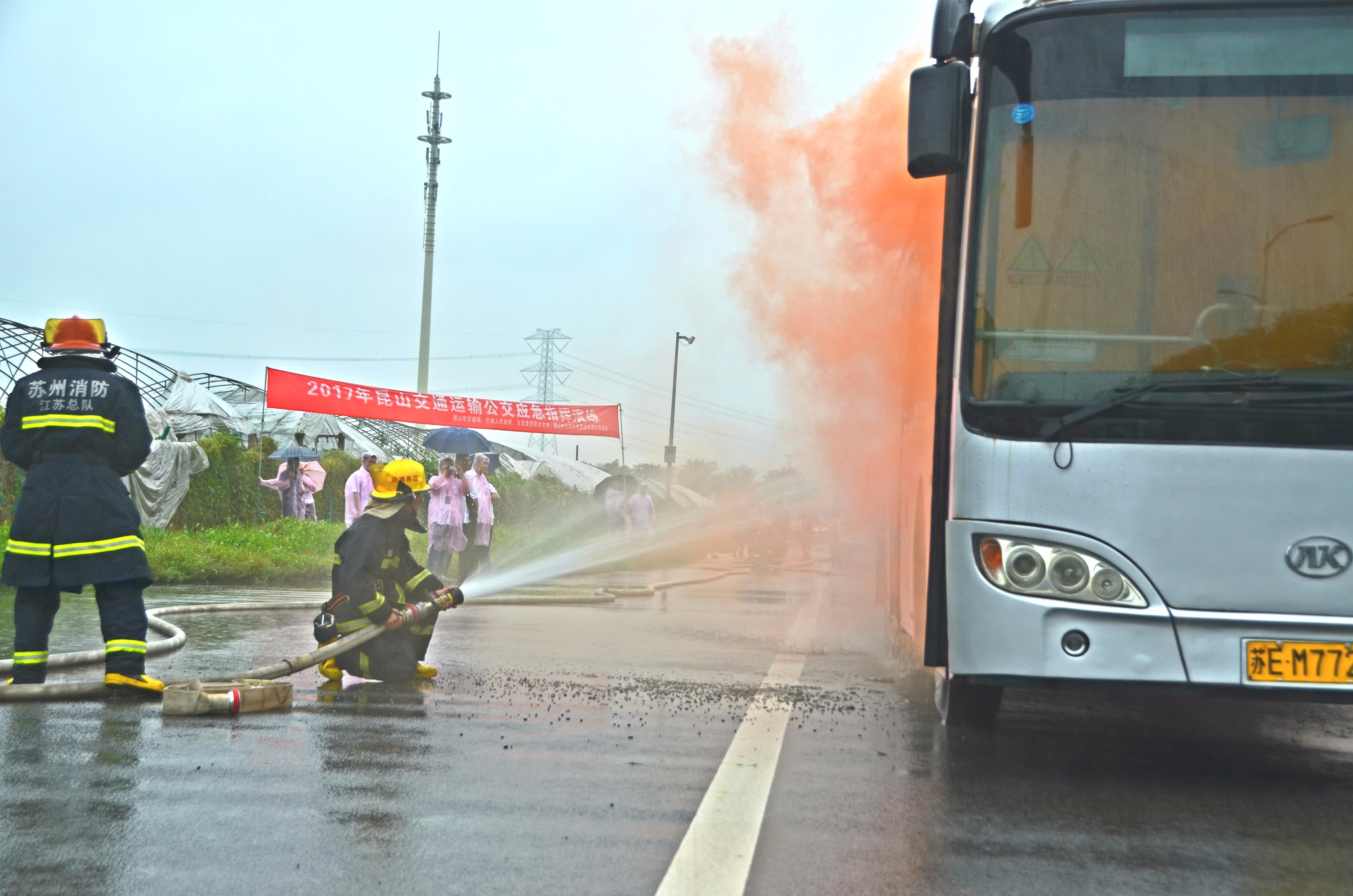 多部門聯(lián)合開展公交應急指揮演練.jpg 多部門聯(lián)合開展公交應急指揮演練.jpg