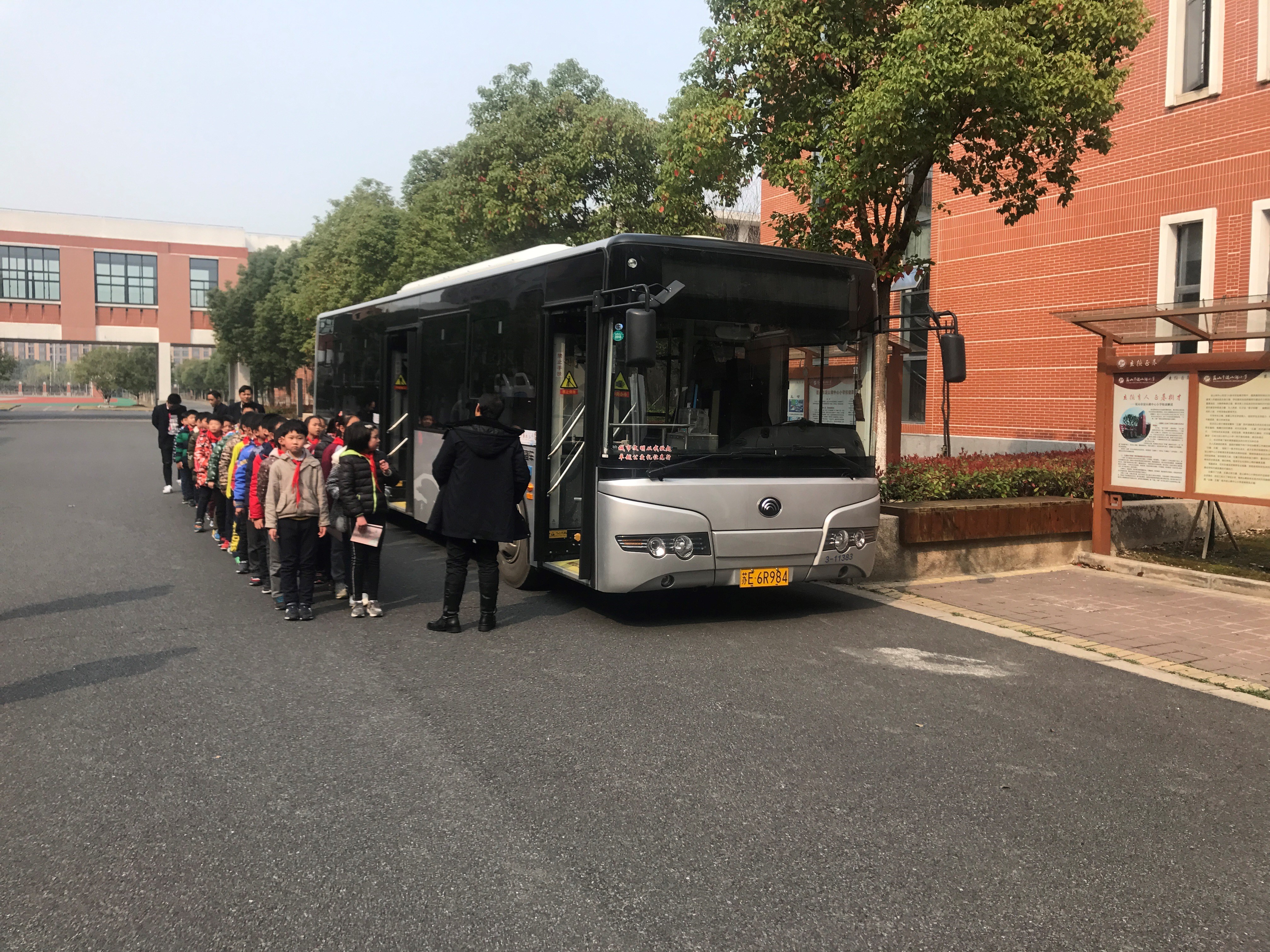 公交安全知識(shí)進(jìn)校園淀山湖小學(xué)1.jpg 公交安全知識(shí)進(jìn)校園淀山湖小學(xué)1.jpg