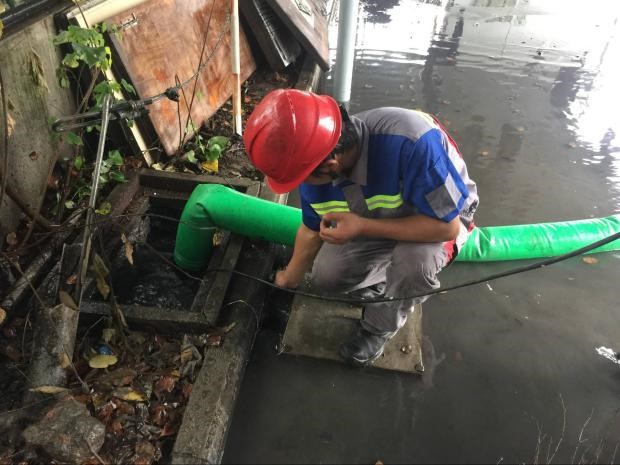 修理抗臺防汛排水1.jpg 修理抗臺防汛排水1.jpg