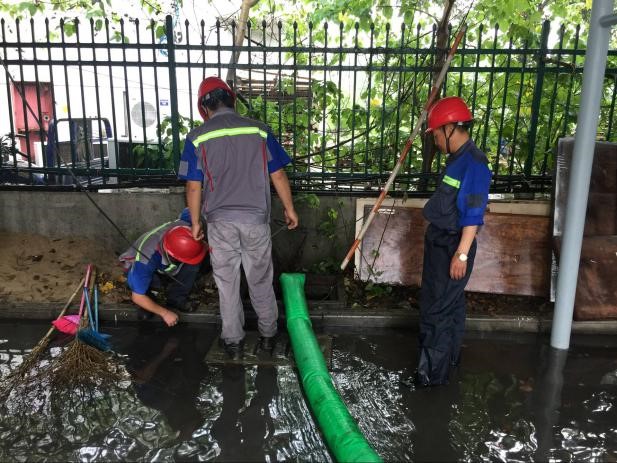 修理抗臺防汛排水.jpg 修理抗臺防汛排水.jpg