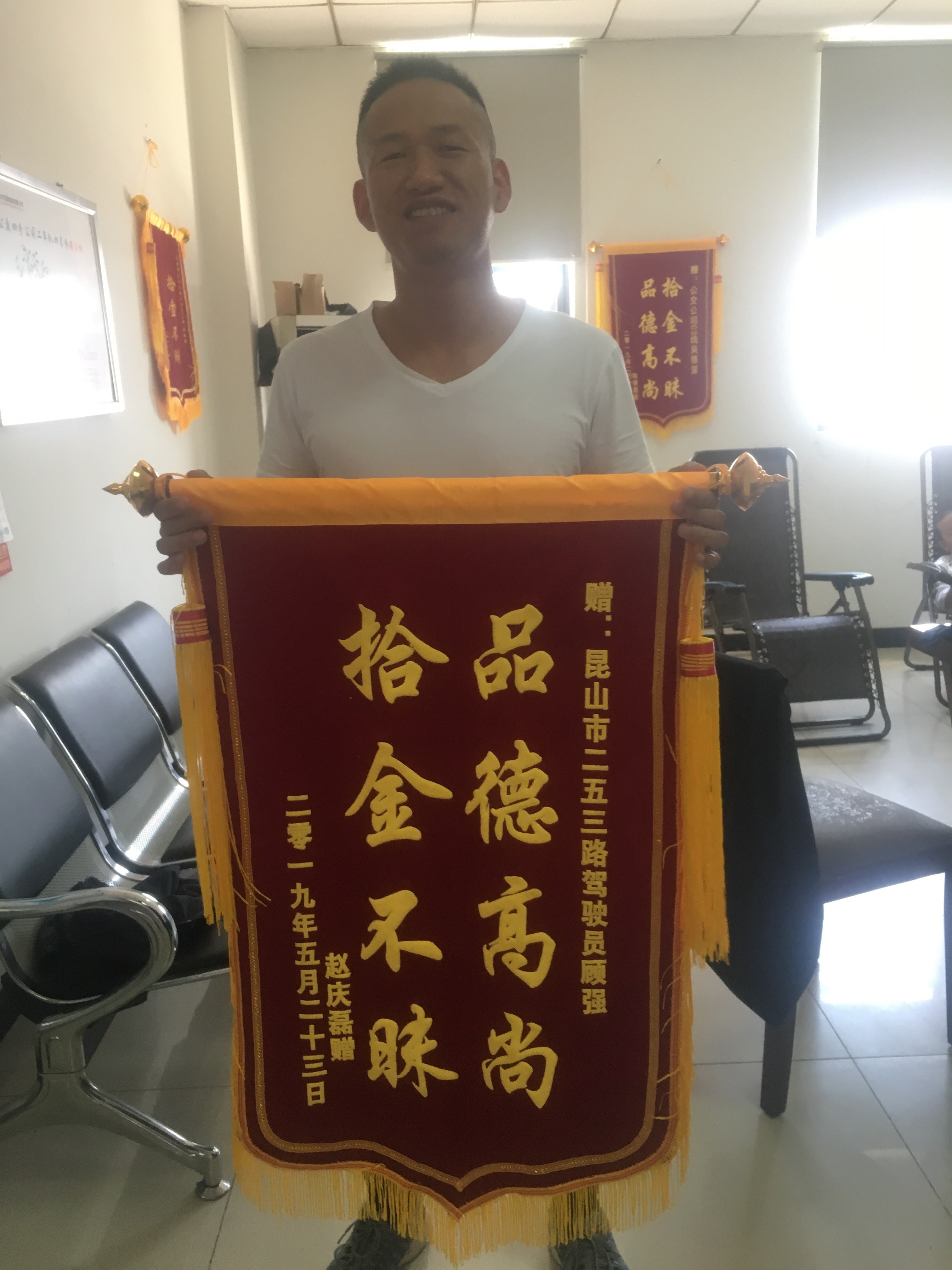 000000.jpg 000000.jpg