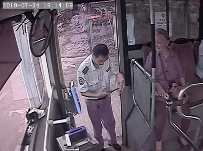 128路何林弟好人好事-2.png 128路何林弟好人好事-2.png