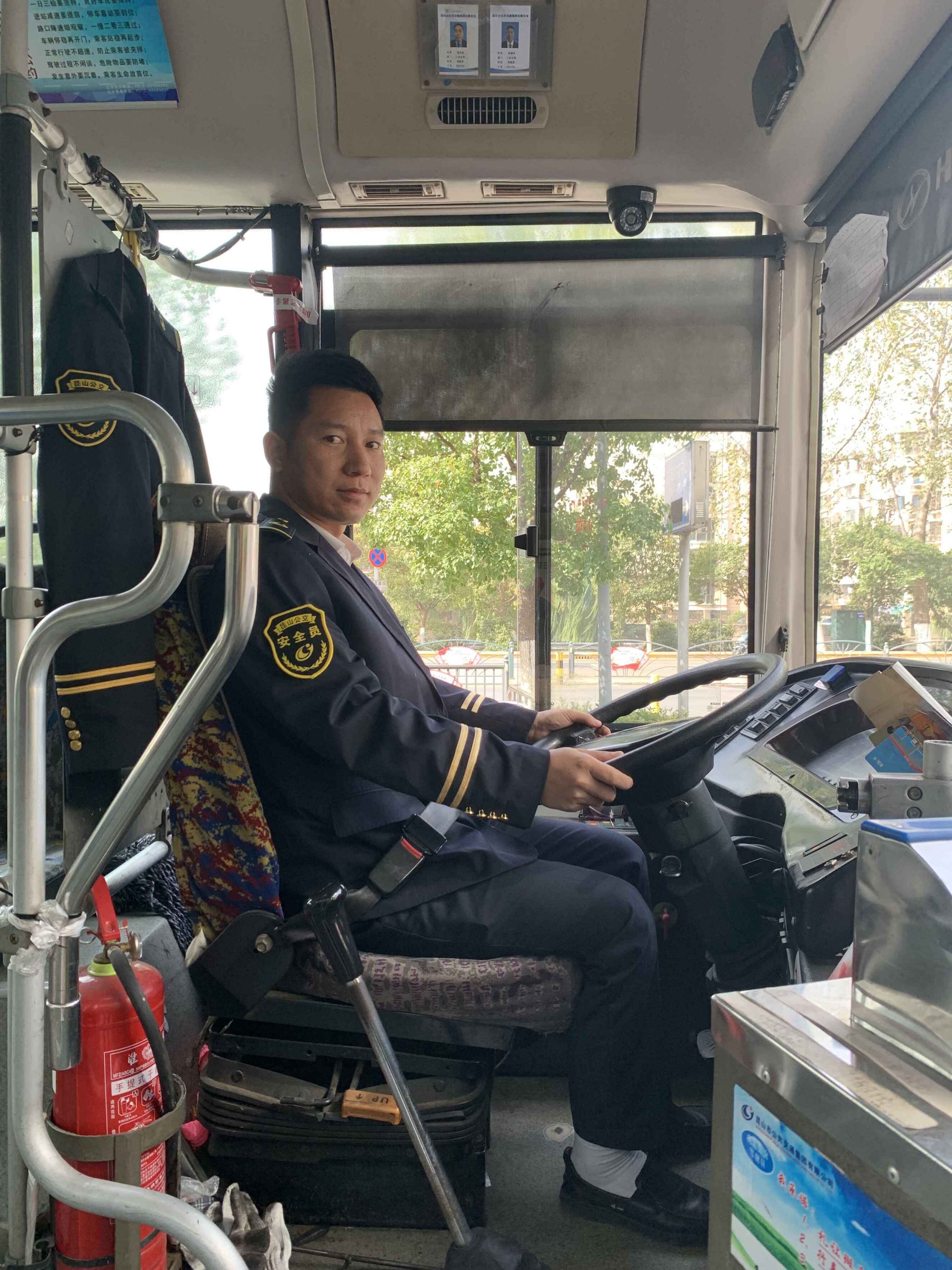 何厚平.jpg 何厚平.jpg