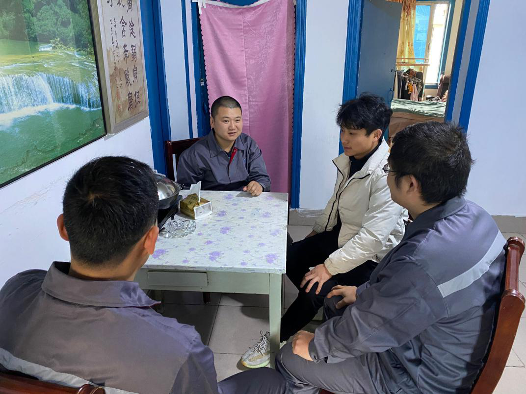 修理洪湖路班組慰問活動(dòng)2.png 修理洪湖路班組慰問活動(dòng)2.png