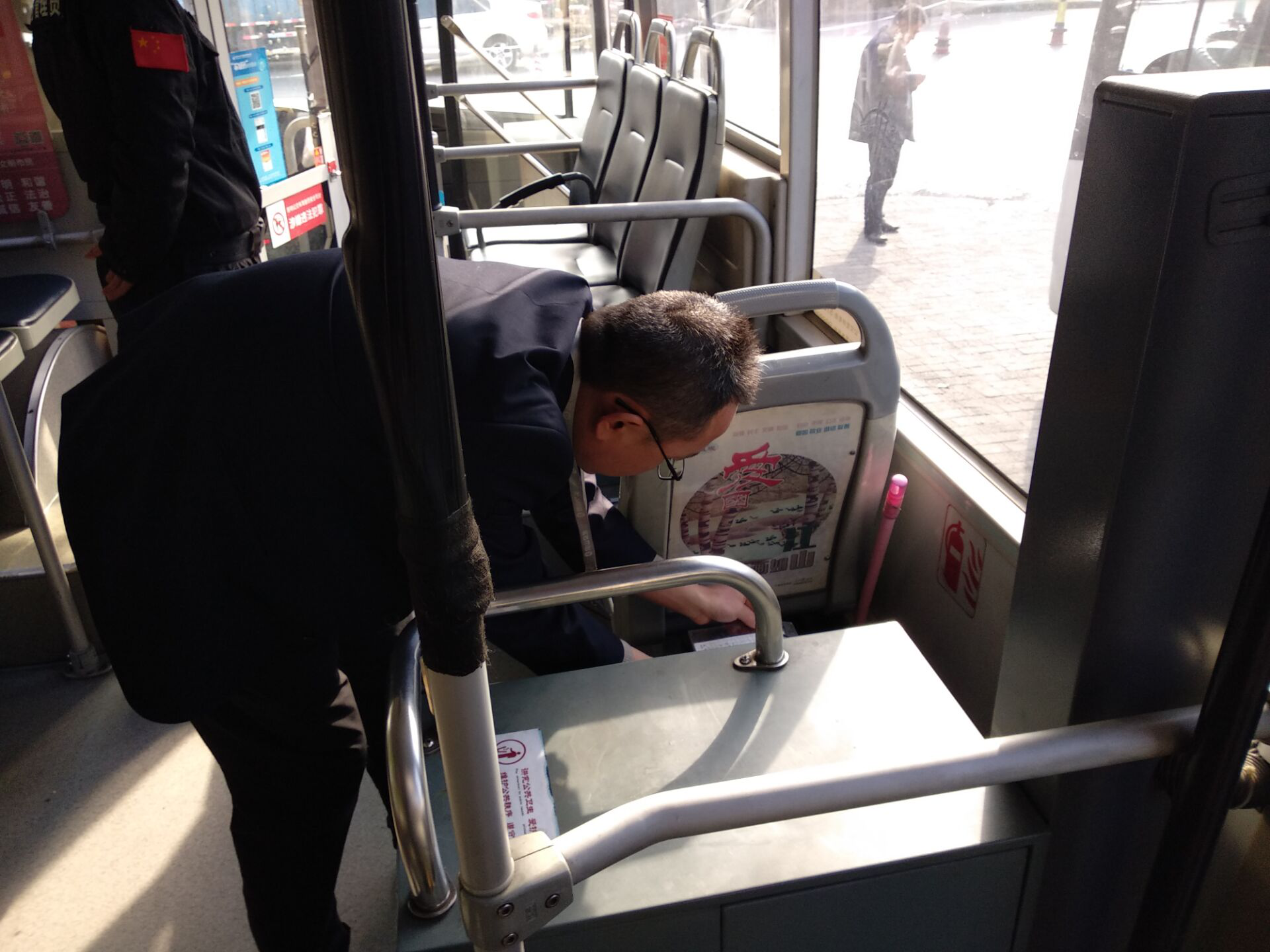 二分公司開(kāi)展節(jié)前車(chē)輛全覆蓋大檢查2.png 二分公司開(kāi)展節(jié)前車(chē)輛全覆蓋大檢查2.png