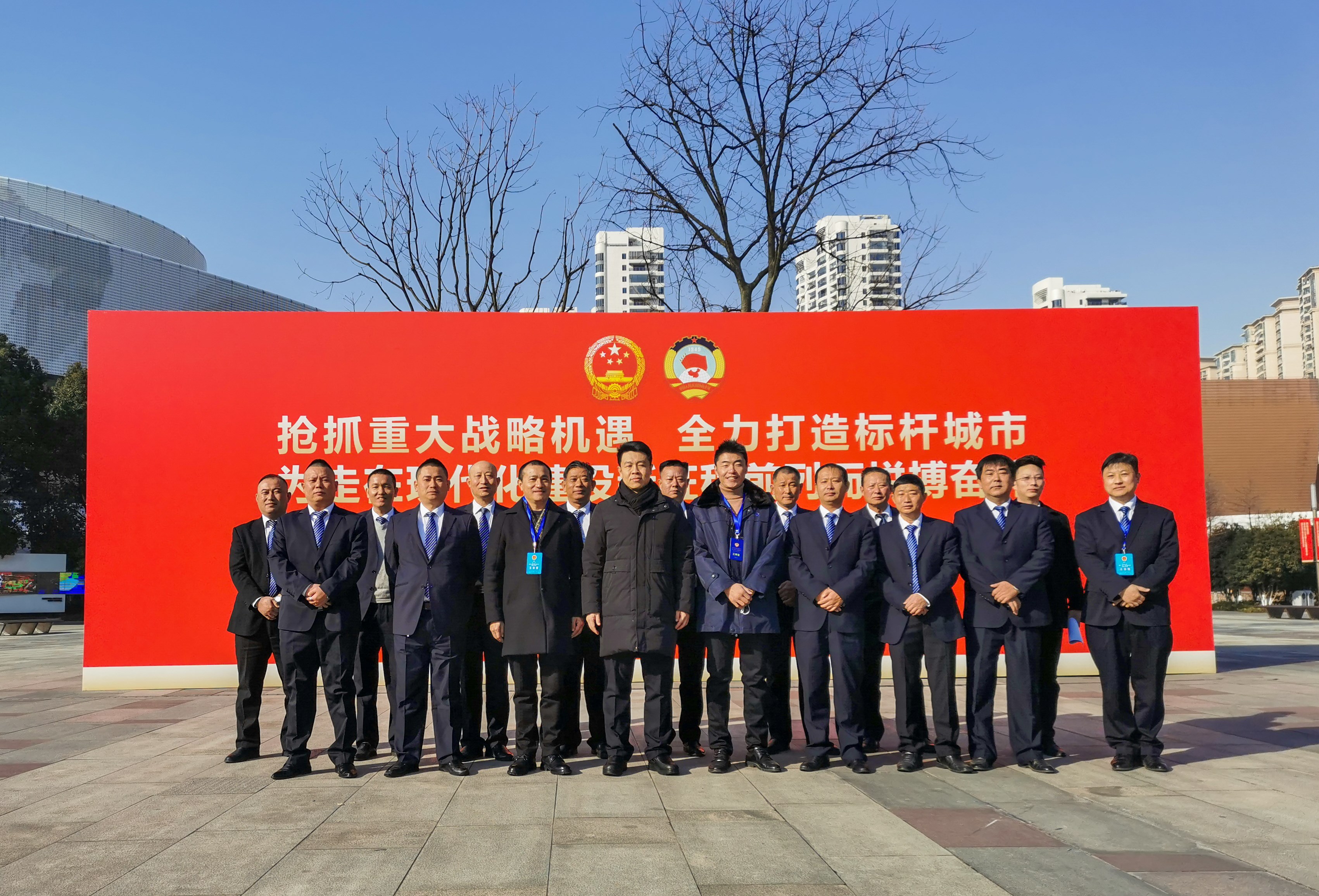 駕駛員合影.jpg 駕駛員合影.jpg